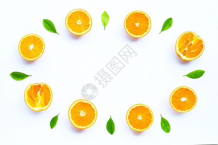 高维生素c多汁和甜由白底新鲜橙色水果制成的框架图片