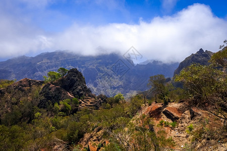 非洲佛得角圣安托岛的山脉景观全景佛得角圣安托岛山脉景观全景图片