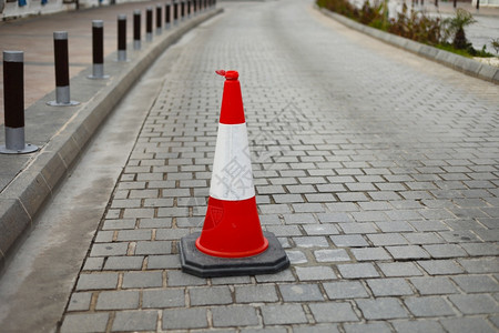 限制交通的公路上塑料交通控制锥公路交通标志或指示器公路安全复制空间选择重点图片