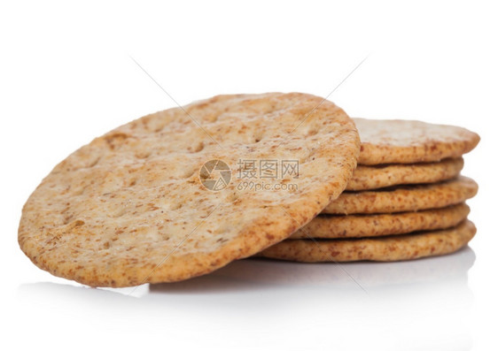 白色背景的圆形有机脆麦片扁面包咸饼干图片