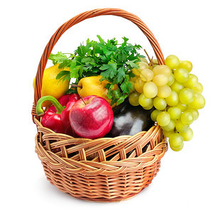 蔬菜和水果放在一篮子中孤立在白色背景上健康的食物图片