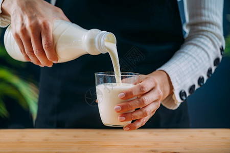 乳双歧杆菌一种健康的发酵奶制品超食饮料富含天然原生物lacto和bifd细菌背景