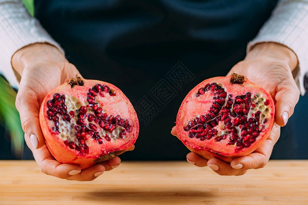石榴水果富含维生素ck钾叶酸食用纤维和叶片类超食品图片
