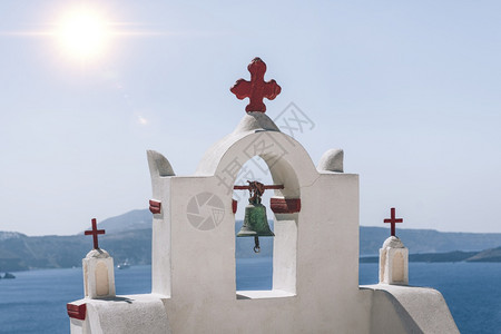 传统的教堂钟声和横渡喀里底拉爱琴海圣托里尼教堂钟声和横渡喀里底拉图片