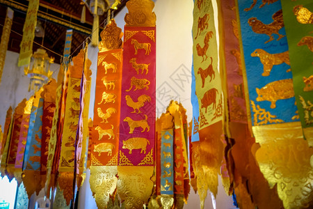 泰国清迈华次隆寺的祈祷旗泰国清迈华切迪琅庙祈福旗图片