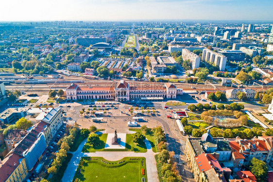 萨格勒布中央火车站和市景空中观克罗亚蒂首都著名的地标图片