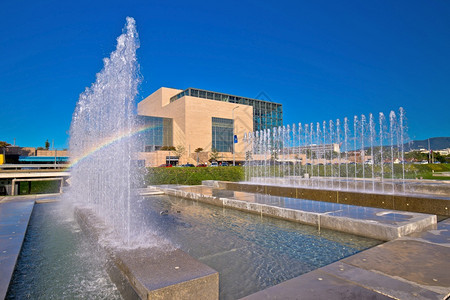 萨格勒布的和大学图书馆喷泉草地观景20年将举行克罗阿蒂亚总统会议的地方背景图片