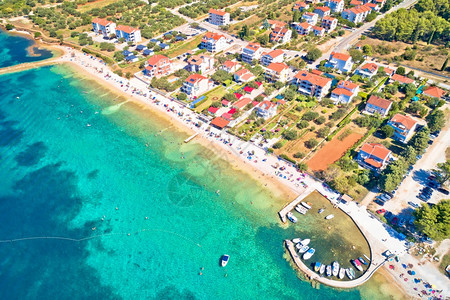 绿石海滨空中观察Croati地区图片