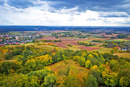 从阿尔滕贝格城堡到德国的风景靠近野生人村的绿色自然上弗朗西尼亚巴伐利地区图片