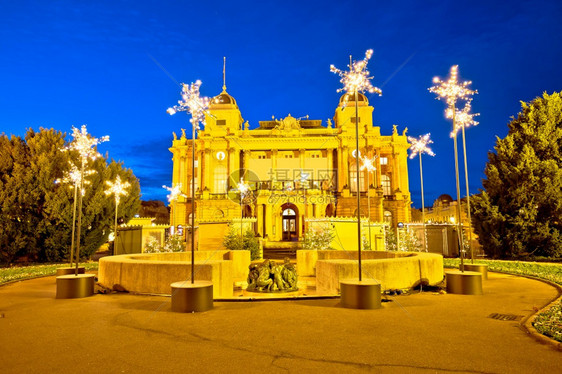 Croati广场croatin剧院夜景Croati首都著名的地标图片