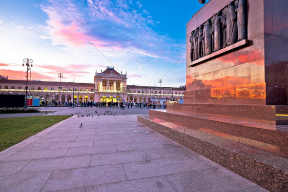 萨格勒布中央车站和托米斯拉夫国王日落广场图片