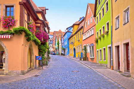 混杂着多彩的街道和古老城市的建筑robhenurgodertaub罗曼路巴伐利亚地区的德国图片
