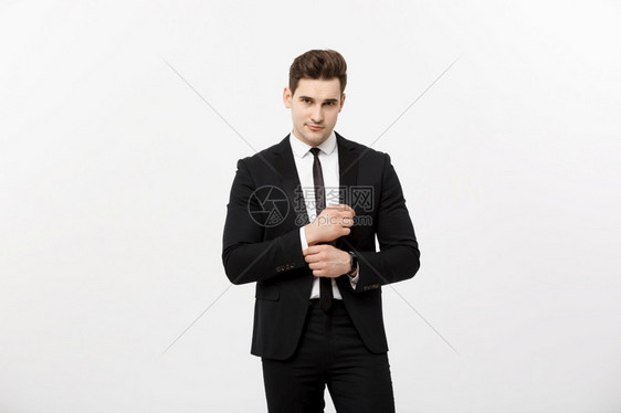 商业概念英俊的男子快乐笑容年轻英俊家伙穿着智能西装冒孤立的灰色背景身着智能西装冒孤立的灰色背景图片