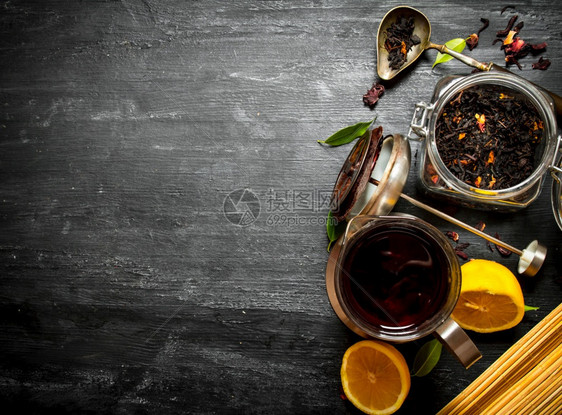茶壶加和柠檬黑木本底图片