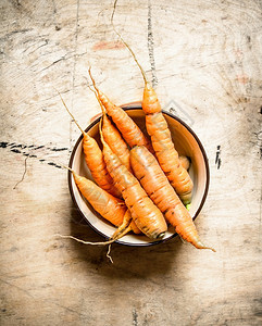 健康食物有机胡萝卜在碗里有机胡萝卜在碗里图片