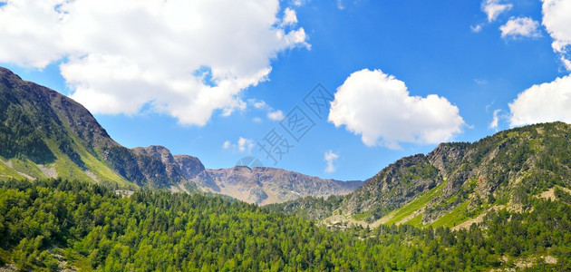 令人惊叹的山地景观自然户外旅行背景图片