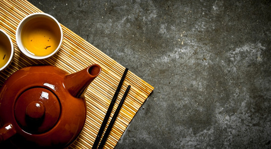 香的日本茶在石桌上香的日本茶图片