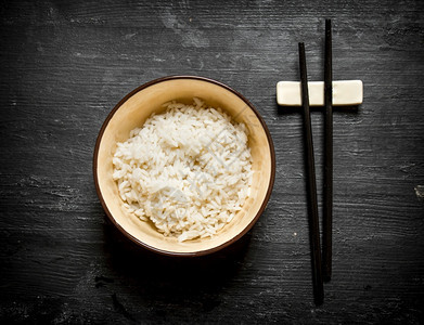 用筷子煮饭黑木本底用筷子煮饭图片