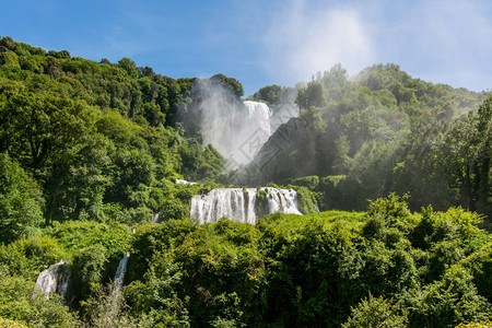 马尔莫瀑布在意大利的乌布里亚世界上最高的人造瀑布图片