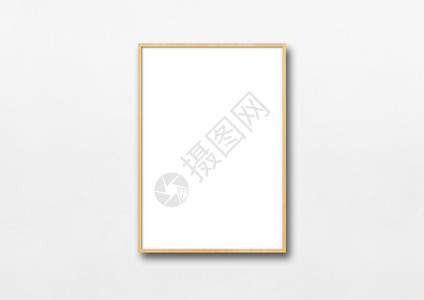 挂在白墙上的木相框空白模型板挂在白墙上的木相框背景图片