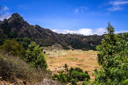 在非洲SantoAa岛CpevrdCapfricSntoverd的covadepulvotn火山坑图片