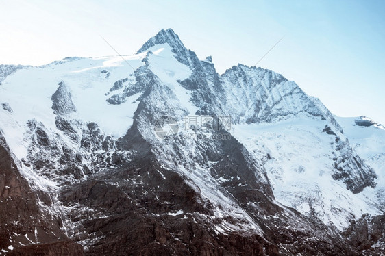 日落时高山路上美丽的景陶伦公园图片