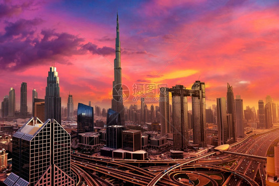 夏夜的杜拜市中心空观察阿拉伯联合酋长国图片