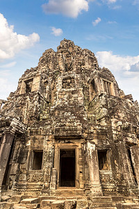 巴永寺是高棉古刹位于柬埔寨暹粒吴哥窟复杂的一个夏日图片