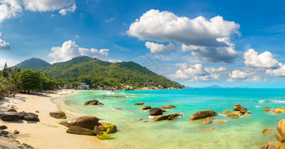 夏日在泰国高山岛的银色海滩全景图片