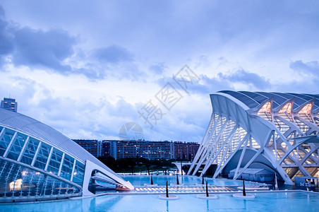 201年oct3120ValenciSpn现代艺术和科学城市建筑夜光蓝池由Santigocltrv和felixcandel设计的图片