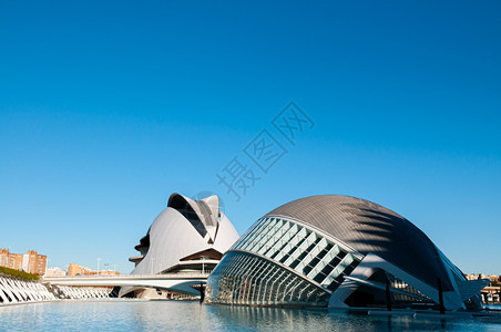 201年oct3120ValenciSpn现代艺术和科学城市建筑蓝色天空下的游泳池由Santigocltrv和felixcand图片