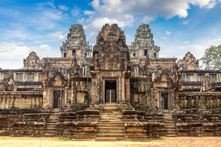 Takeo寺庙的废墟是夏日Cambodi的夏日Semsar的复杂Agkorwat古老的寺图片