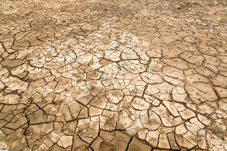 旱地和夏季日破碎的地面背景图片