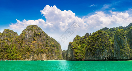 夏日在泰河沿岸的Kohiple岛的马雅湾全景图片