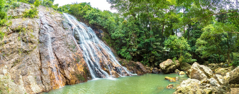 夏日在泰国高山岛南广瀑布图片