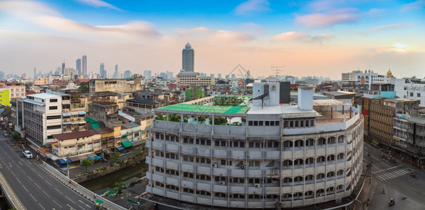 夏天的夜晚全盛的Bangko图片