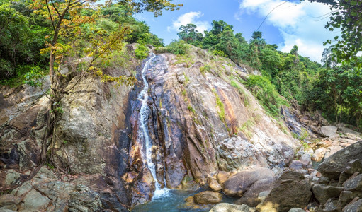 夏日在泰国高山岛南广瀑布图片