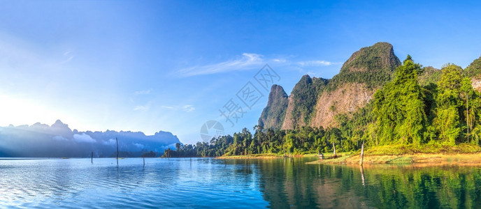 夏日在泰国切罗兰湖大草原坝乔苏克公园图片