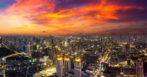 夏天的夜晚全盛的Bangko图片