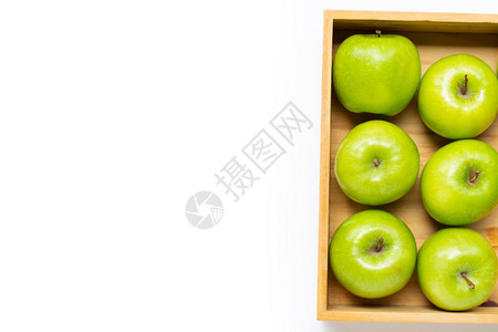 木箱中的青苹果图片