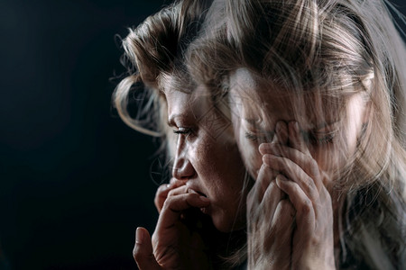 ptsd创伤后应激障碍有心理健康问题的妇女图片