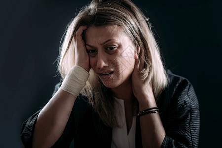 ptsd创伤后应激障碍有心理健康问题的妇女图片