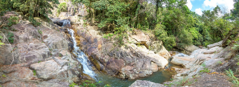 夏日在泰国高山岛南广瀑布图片