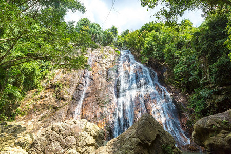 夏日在泰国高山岛南广瀑布图片