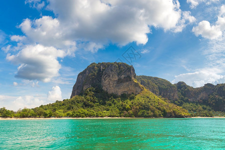 夏日的海滨克拉比泰兰图片