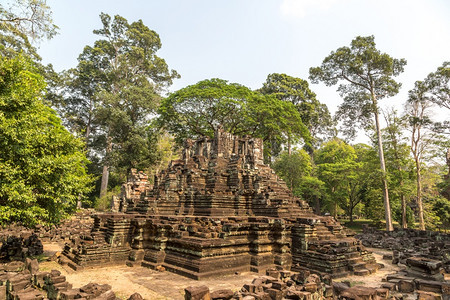 古老的寺庙在夏日坎巴迪亚Cambodi图片