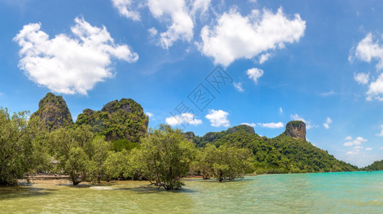 夏日的海滨喀拉比泰国图片