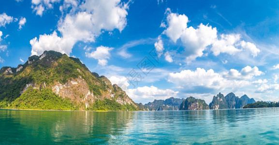 夏日在泰国切罗兰湖大草原坝乔苏克公园图片