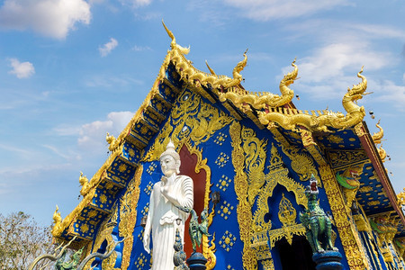蓝殿在清莱夏日泰国的清莱图片
