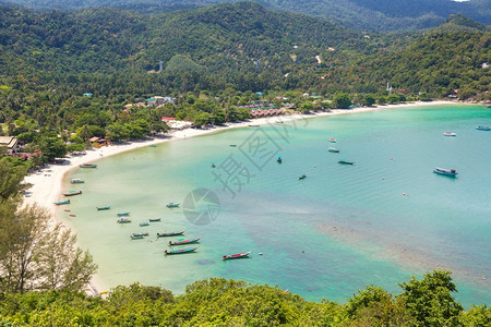 夏日在泰国港邦岛Kohpan岛的泛光海滩全景图片